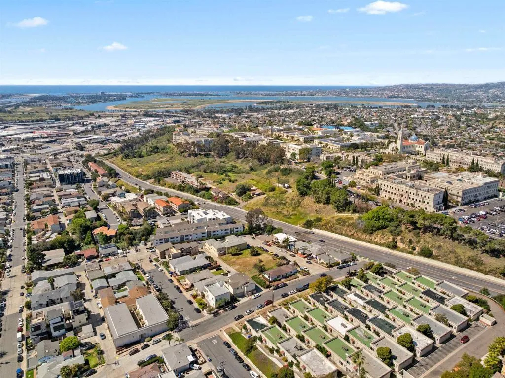 https://cdn.realtyfeed.com/cdn/127/306687652/ce774695ccfd0d471991564124f6b552.webp