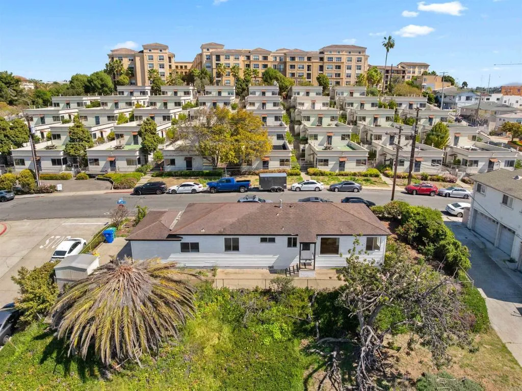 https://cdn.realtyfeed.com/cdn/127/306687652/f9041aea6062de607106576cb0cb2b76.webp