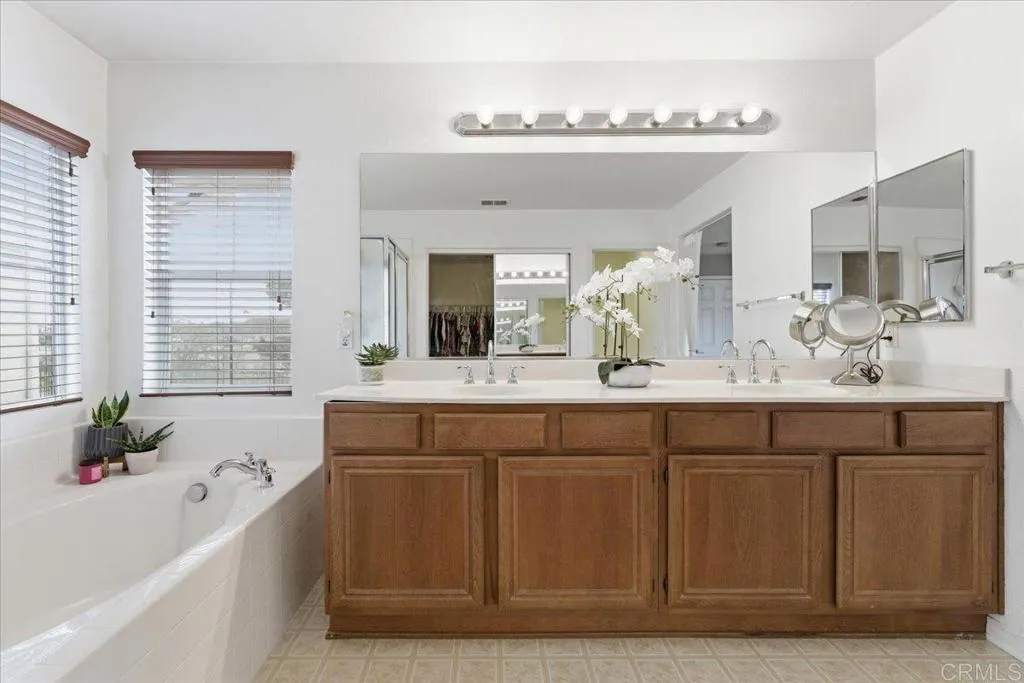 https://cdn.realtyfeed.com/cdn/127/306687677/e028b2fdd00b62a85e5f02af01a3dffe.webp
