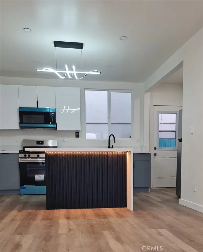 3030 W 12th Street, Los Angeles, CA, 90006