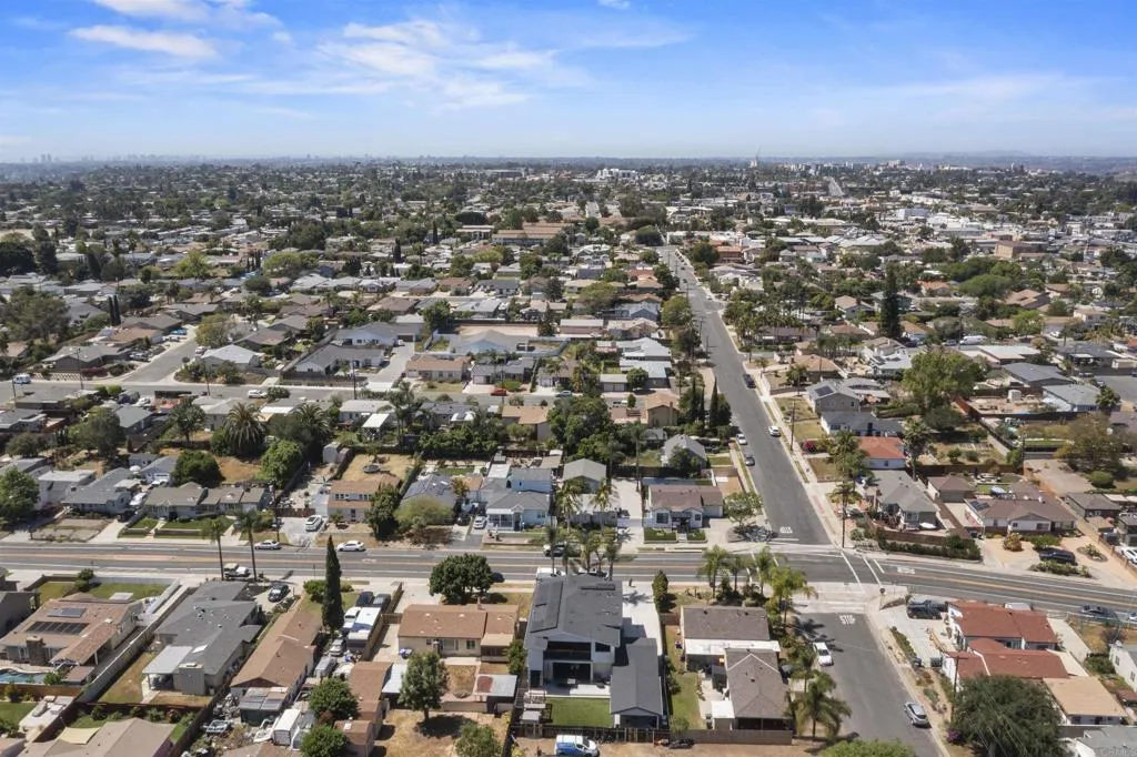 https://cdn.realtyfeed.com/cdn/127/306687718/108a806c39f9cad9a489bddbab53cc03.webp