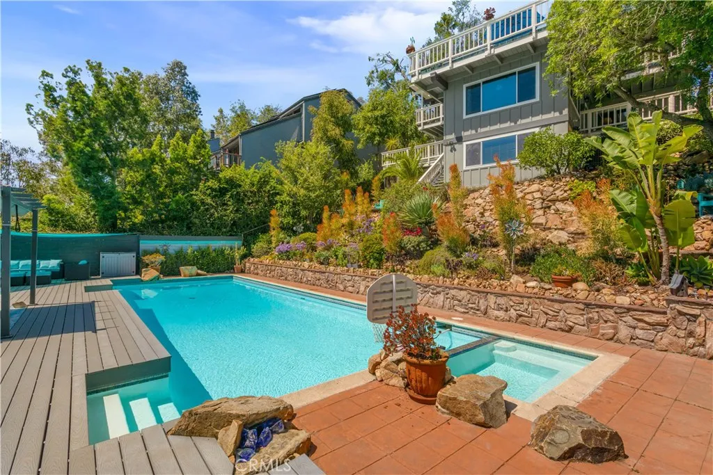 https://cdn.realtyfeed.com/cdn/127/306687720/62eb94a066f1401fa57a6a427c9e8e92.webp