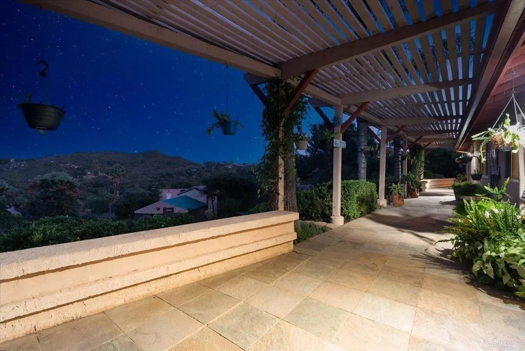 https://cdn.realtyfeed.com/cdn/127/306687722/7ab095a9907f3bbe24b017f464228771.webp