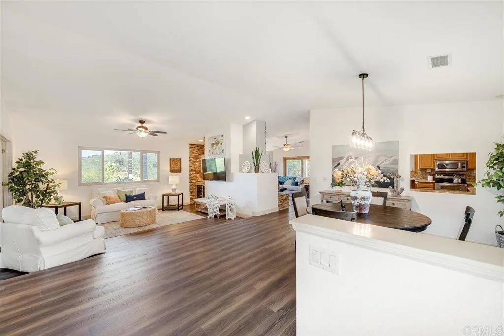 https://cdn.realtyfeed.com/cdn/127/306687722/ed887e6cb71ddf1e94d47f3cd522cf01.webp