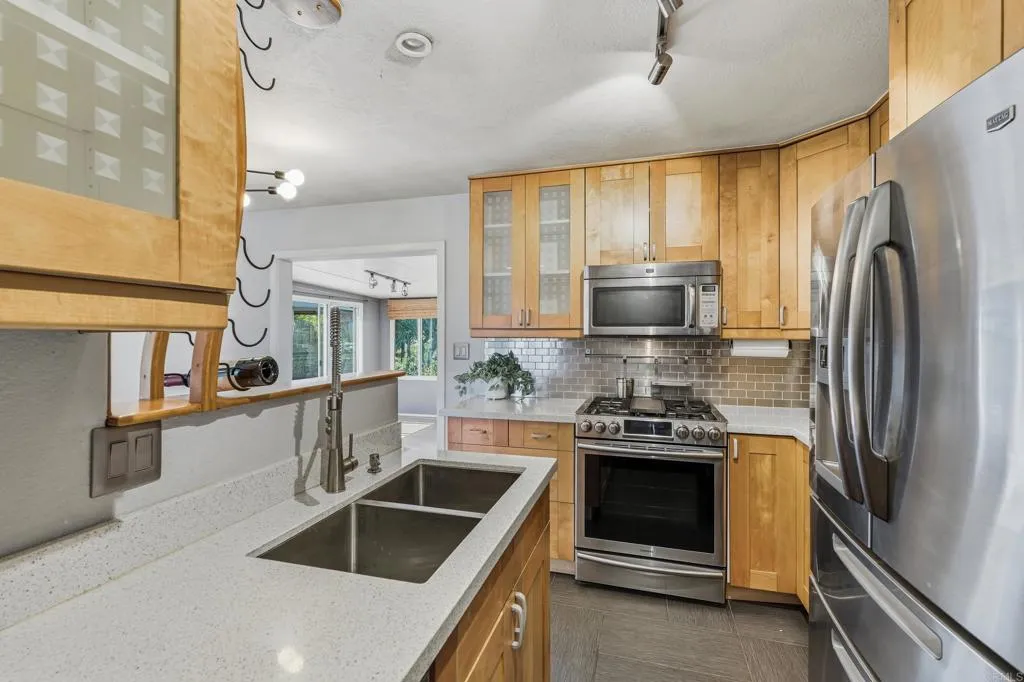 https://cdn.realtyfeed.com/cdn/127/306687737/200f2775f73eafeee1c07321611507c7.webp