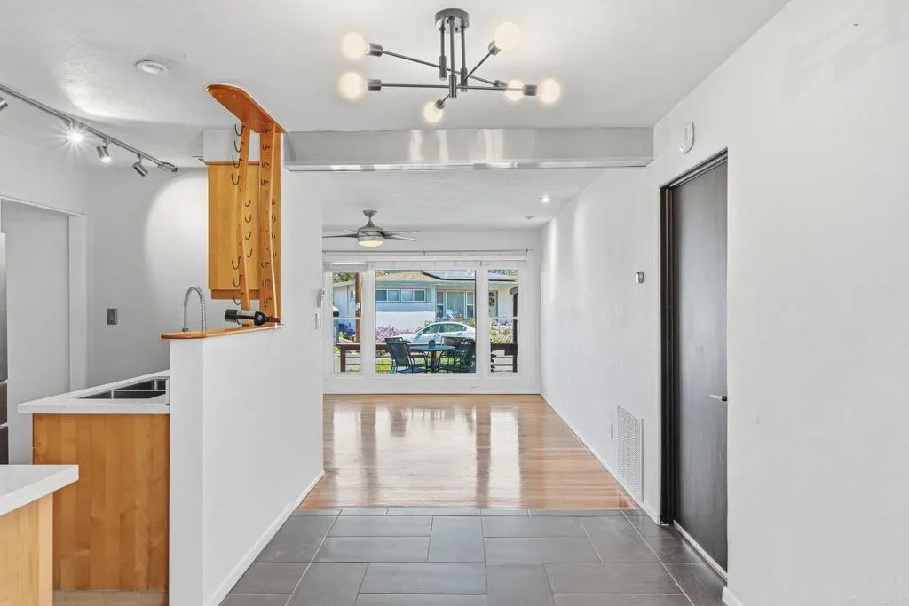 https://cdn.realtyfeed.com/cdn/127/306687737/f56e7e870ce2784f909b9a9ad9364a42.webp