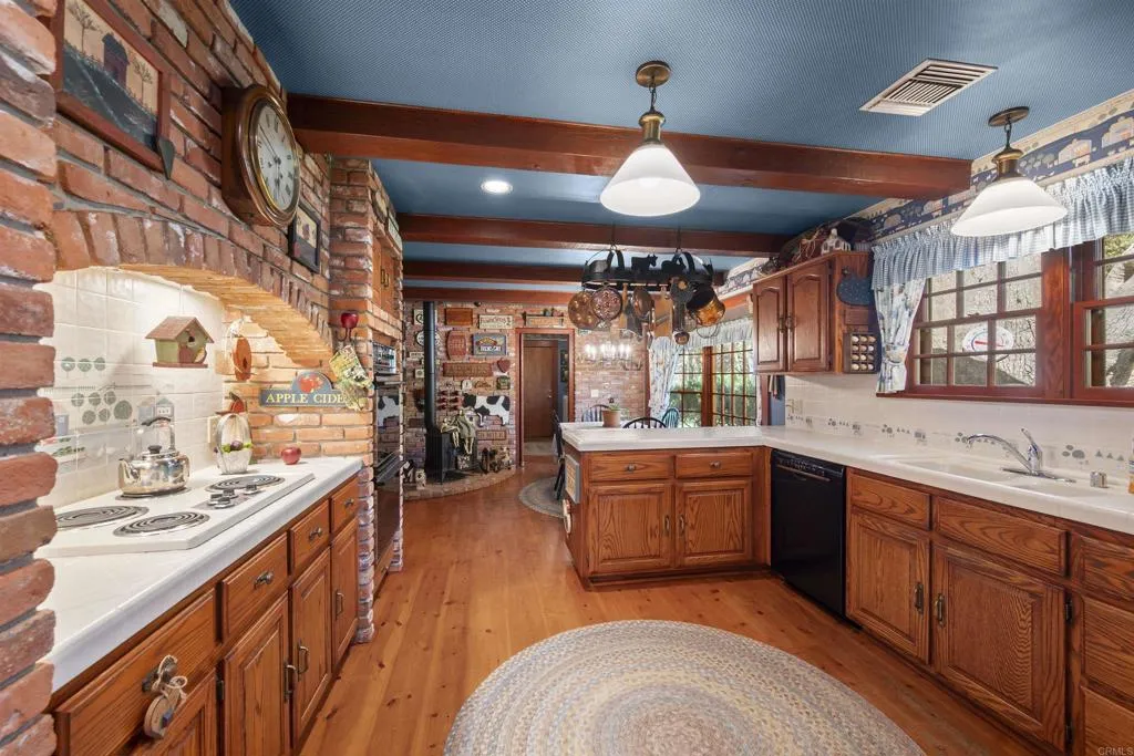 https://cdn.realtyfeed.com/cdn/127/306687753/0067d1838a1a2820e5ff6a6eb1bfd6fa.webp