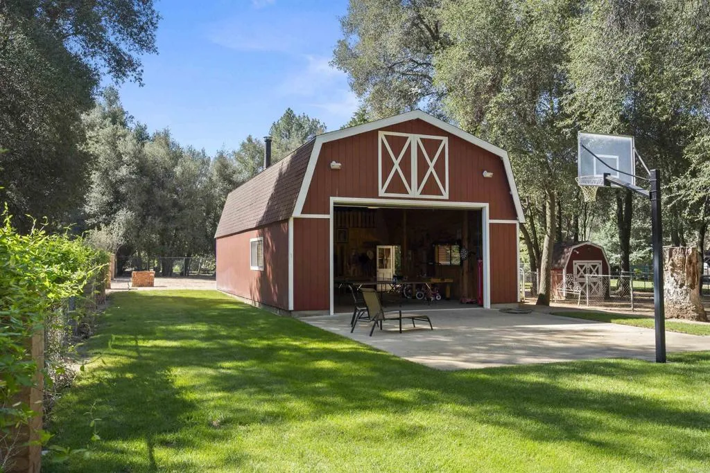 https://cdn.realtyfeed.com/cdn/127/306687753/028c4d29f4e52ab155efdcb847f51c2b.webp
