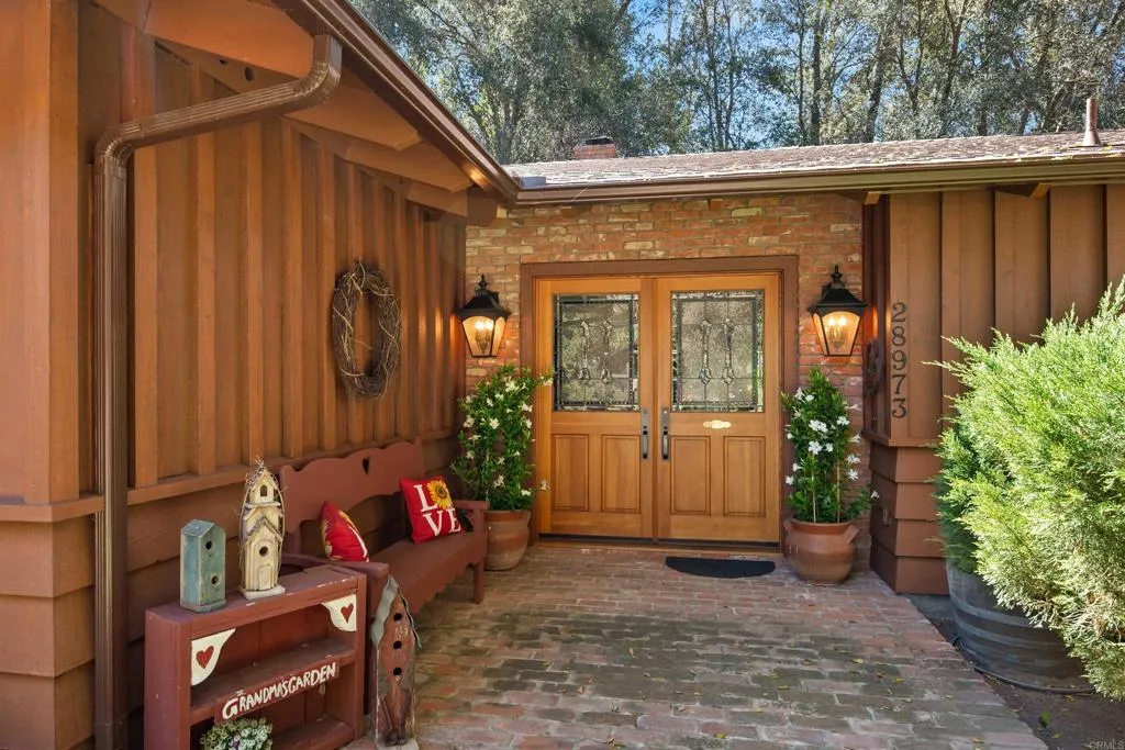 https://cdn.realtyfeed.com/cdn/127/306687753/03e1319c37c4a9b5d66c25be82fd2000.webp