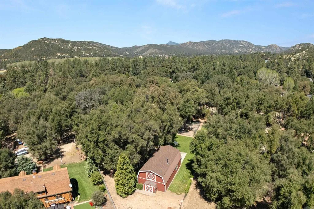 https://cdn.realtyfeed.com/cdn/127/306687753/0c90cc09878890e4a1b08900b35f72b5.webp
