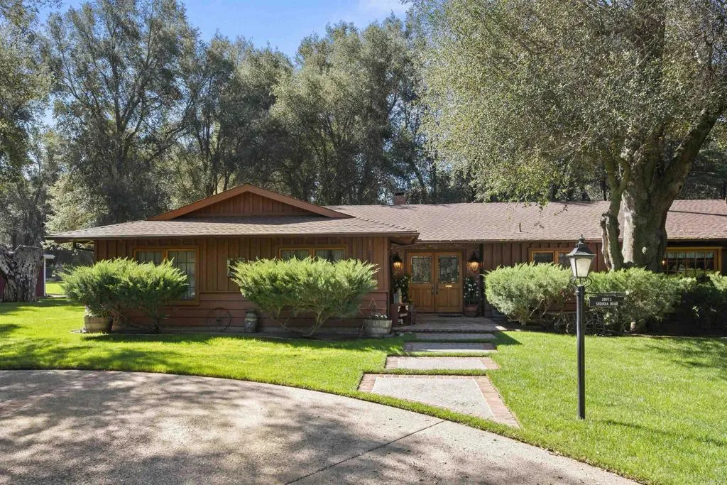 https://cdn.realtyfeed.com/cdn/127/306687753/1b93f22f0753ba1ae0e2fa5ec9b5ea69.webp