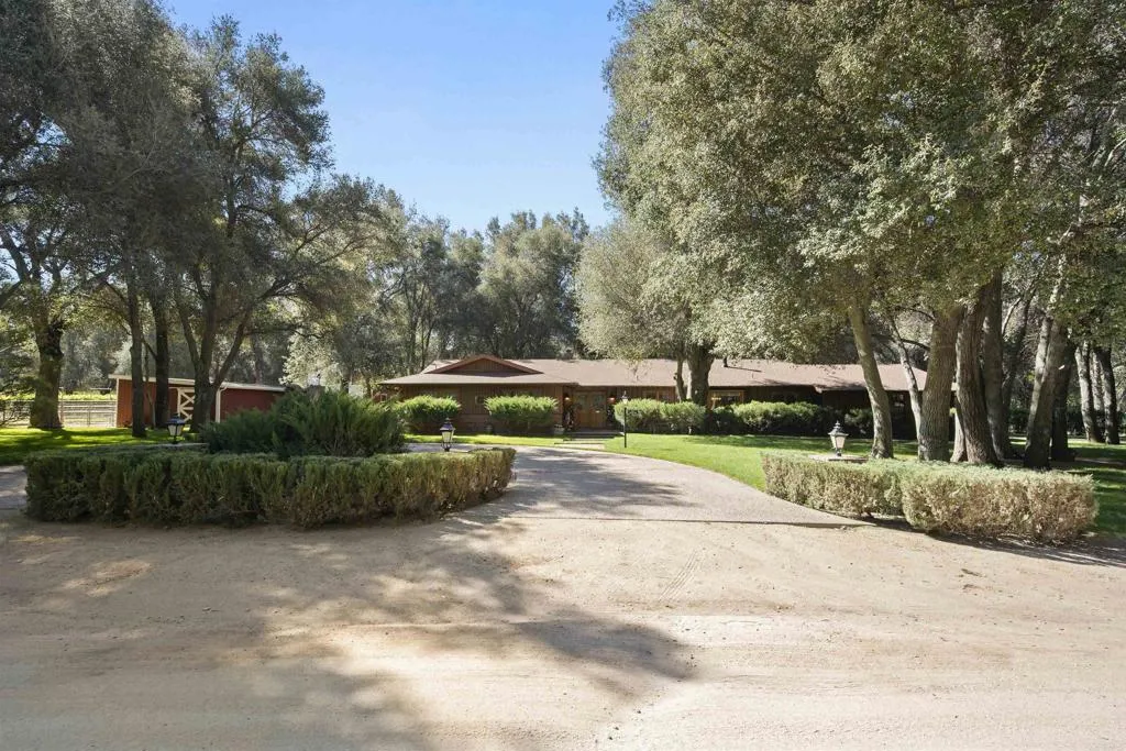 https://cdn.realtyfeed.com/cdn/127/306687753/28a176b2c70d6102d0e4925a19fe881f.webp