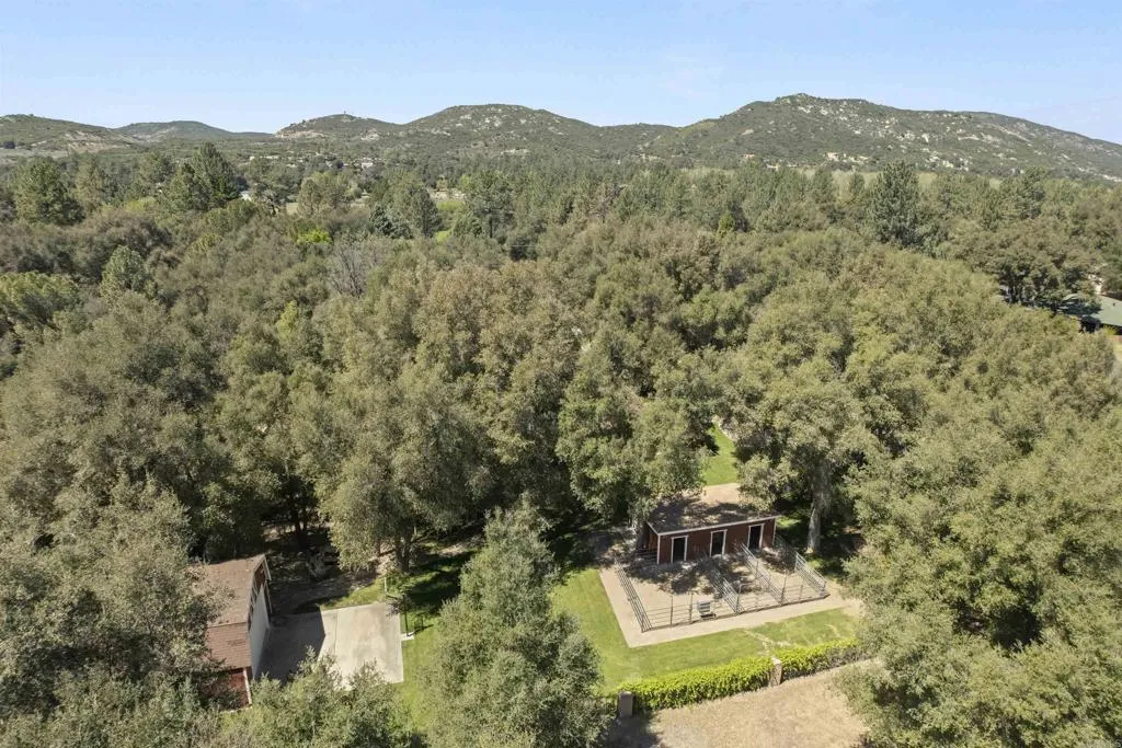 https://cdn.realtyfeed.com/cdn/127/306687753/43212bc5d5be93cc5fe4587c8f33136b.webp