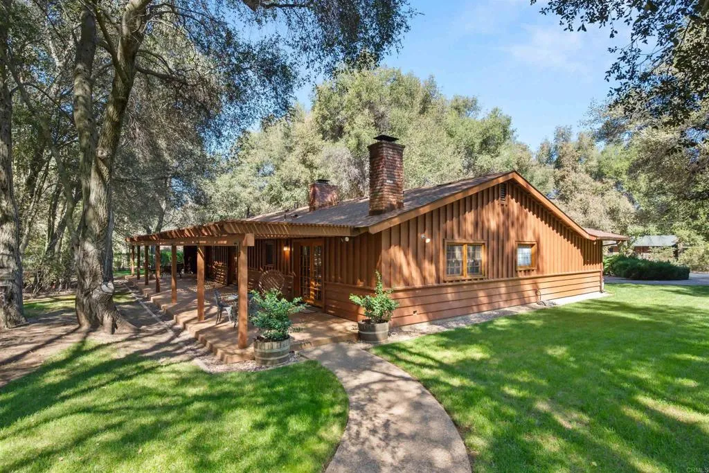 https://cdn.realtyfeed.com/cdn/127/306687753/4db4ed02cf37a31f91872a704dac48da.webp