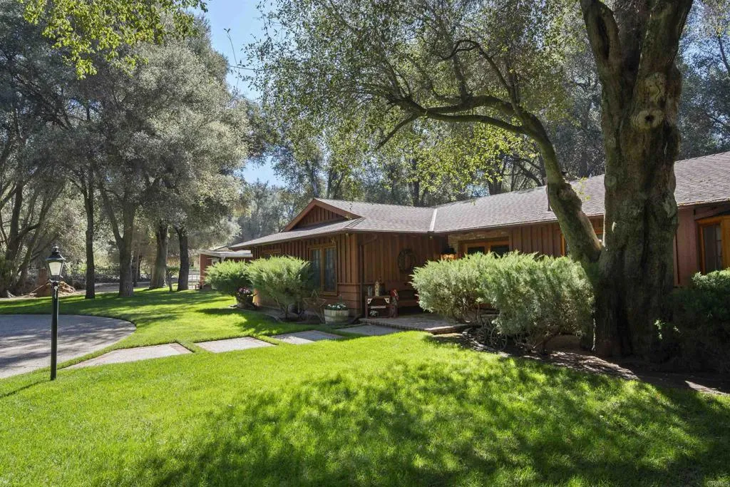 https://cdn.realtyfeed.com/cdn/127/306687753/65eb4f3dc43b8fc38ef2054f4968ad8e.webp