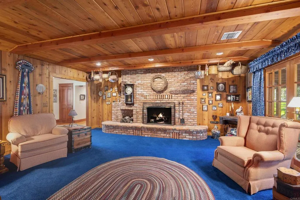 https://cdn.realtyfeed.com/cdn/127/306687753/756091fc0417b629259e469eb1c9a36c.webp