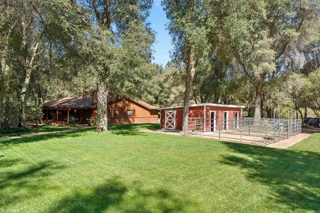 https://cdn.realtyfeed.com/cdn/127/306687753/79a8db4fdce854b31da5c259086cdd29.webp