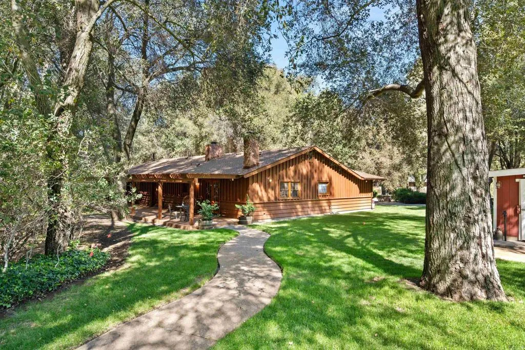 https://cdn.realtyfeed.com/cdn/127/306687753/8b0bbb1c015ccb07c4d8e06f146f0c98.webp