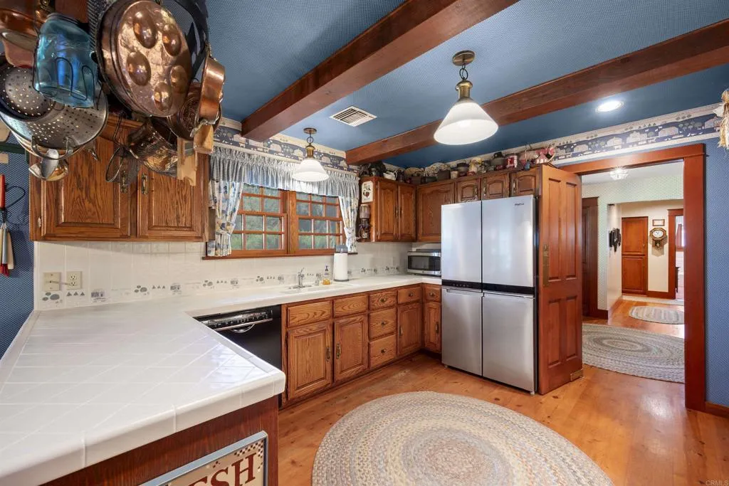 https://cdn.realtyfeed.com/cdn/127/306687753/beb52b9e05174a530c6d63ee810f6fad.webp