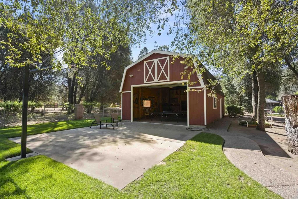 https://cdn.realtyfeed.com/cdn/127/306687753/d52207e415546ee9ad82f0097a64f698.webp