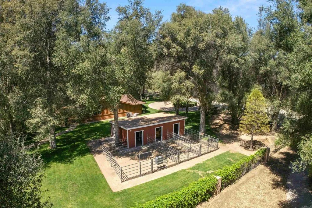 https://cdn.realtyfeed.com/cdn/127/306687753/df69f4e4457f1a9f567a4f740a330ffe.webp