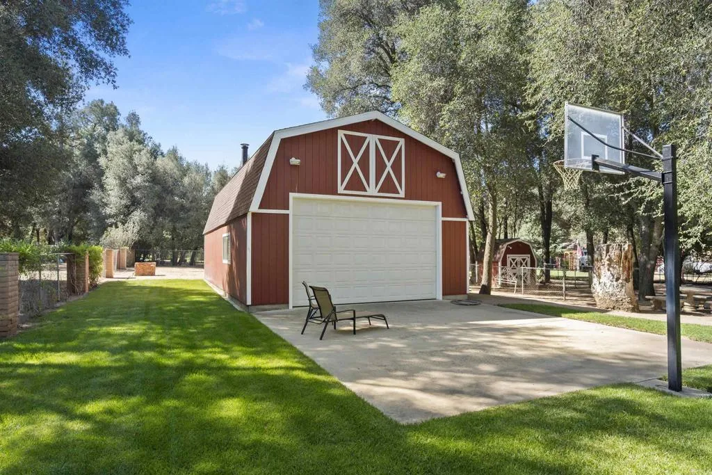https://cdn.realtyfeed.com/cdn/127/306687753/fc1405ab379d882292659fee147cb2e3.webp