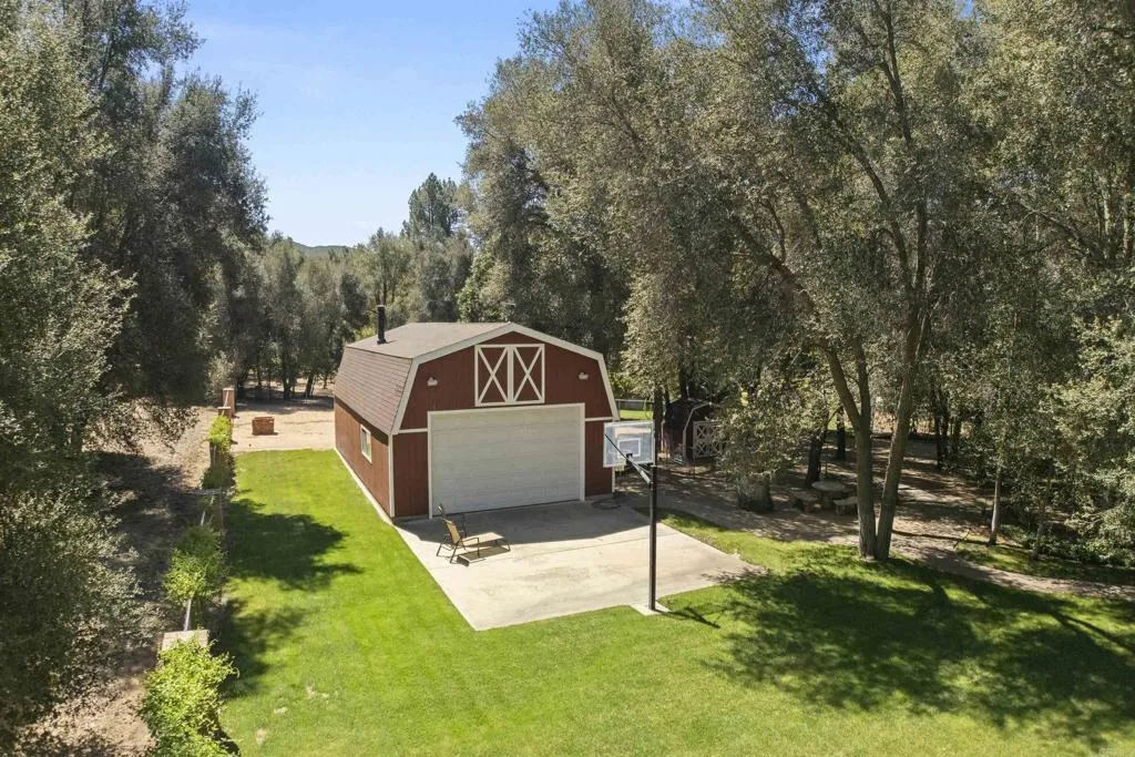 https://cdn.realtyfeed.com/cdn/127/306687753/febcc3c1b85694d633afa38d9109c8d2.webp