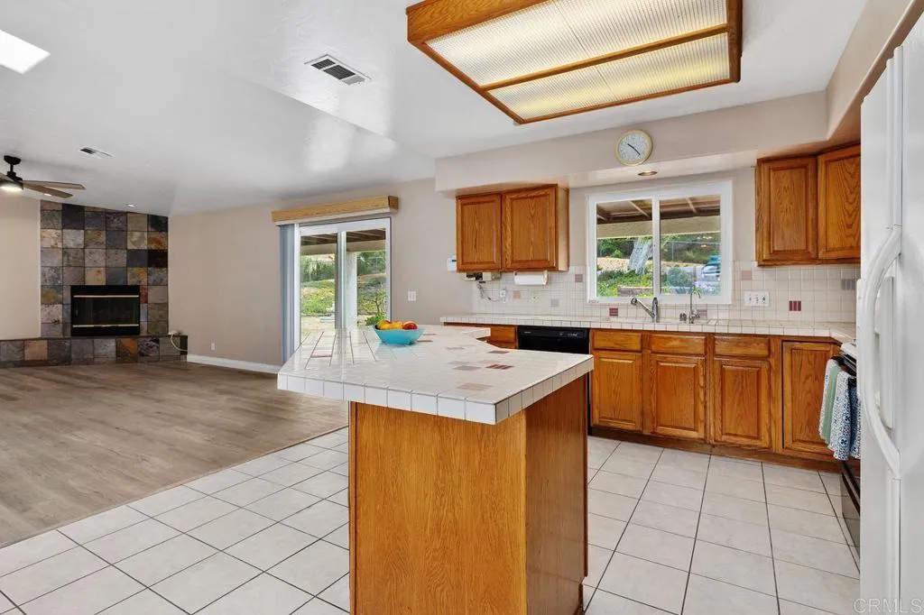 https://cdn.realtyfeed.com/cdn/127/306687777/4eca9a3c944387e8de89adb429c56c13.webp