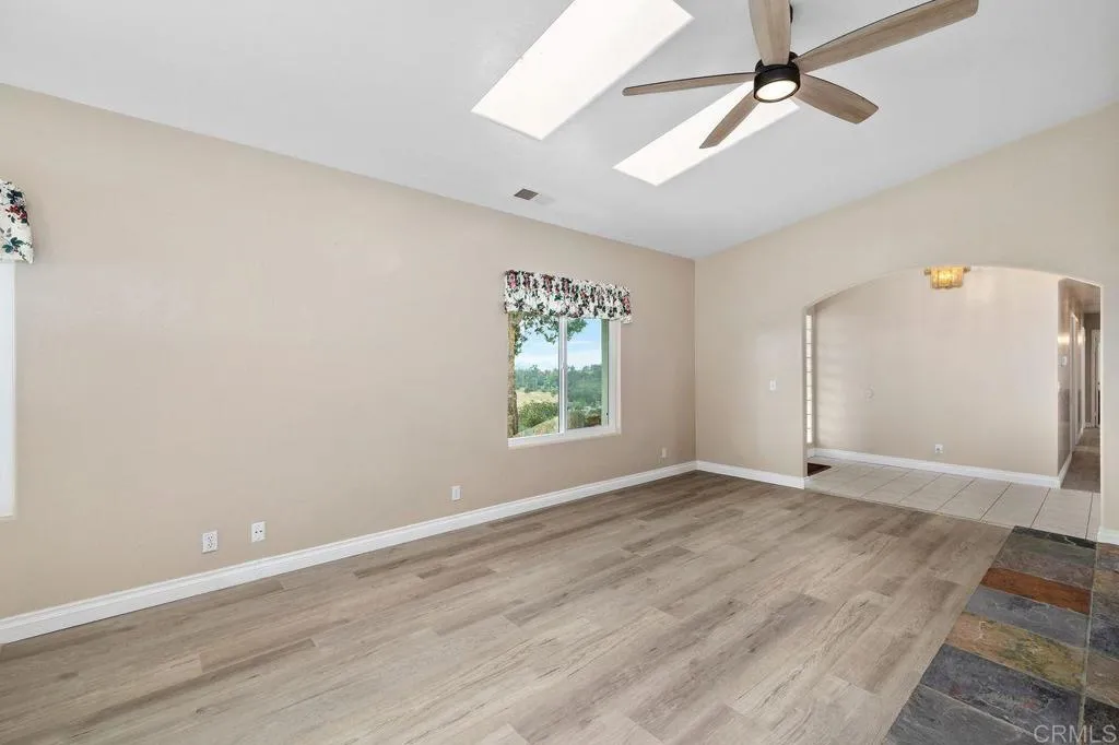 https://cdn.realtyfeed.com/cdn/127/306687777/6fe50a05a7ffe30498b11218d366b074.webp