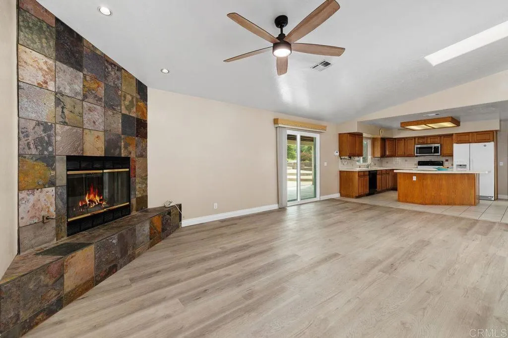 https://cdn.realtyfeed.com/cdn/127/306687777/e45069d79fbf5b37def47c6ec9082702.webp