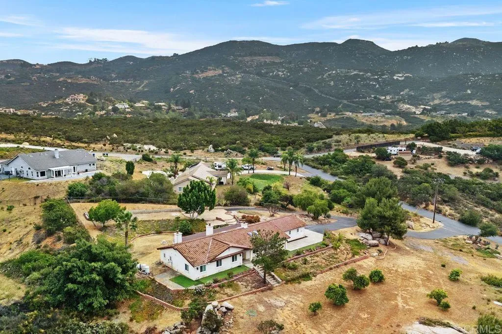 https://cdn.realtyfeed.com/cdn/127/306687777/eeff3b7c4ab8d52882b1e2b5903478c4.webp