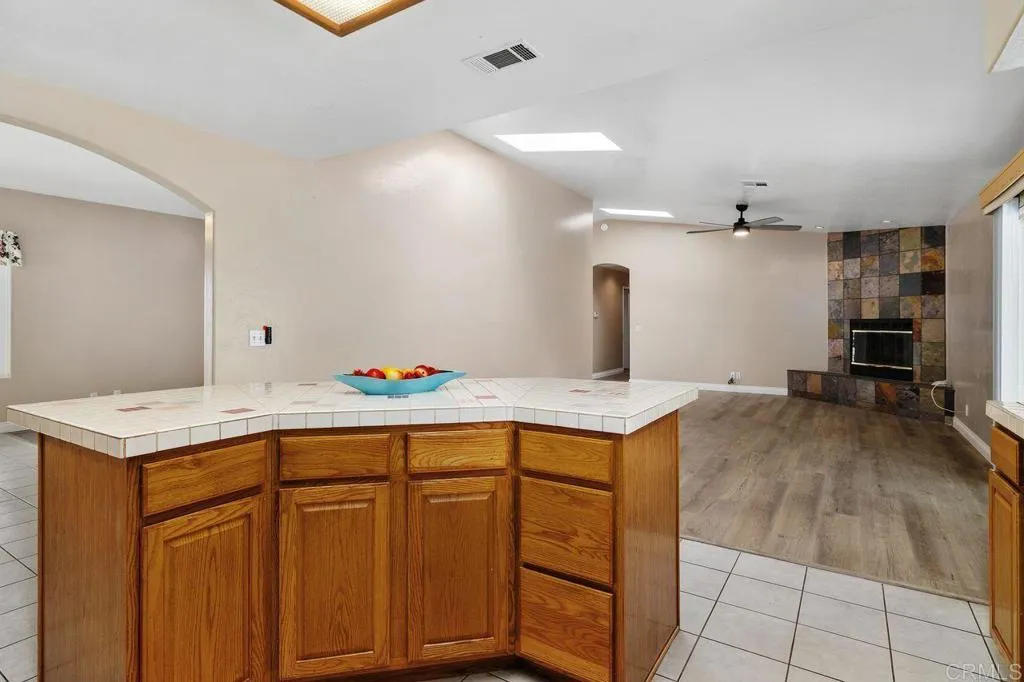 https://cdn.realtyfeed.com/cdn/127/306687777/f52734588be6d03b246fcd426c31a44e.webp