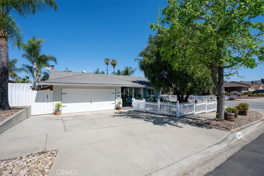 https://cdn.realtyfeed.com/cdn/127/306687805/176ac6dd015b83f90d3db8e3dd8018d4.webp