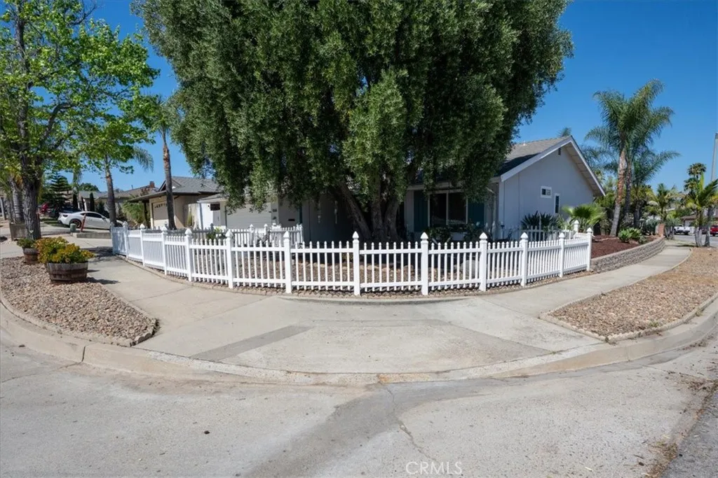 https://cdn.realtyfeed.com/cdn/127/306687805/cf9c9547562ca8de4e209912d18617a8.webp