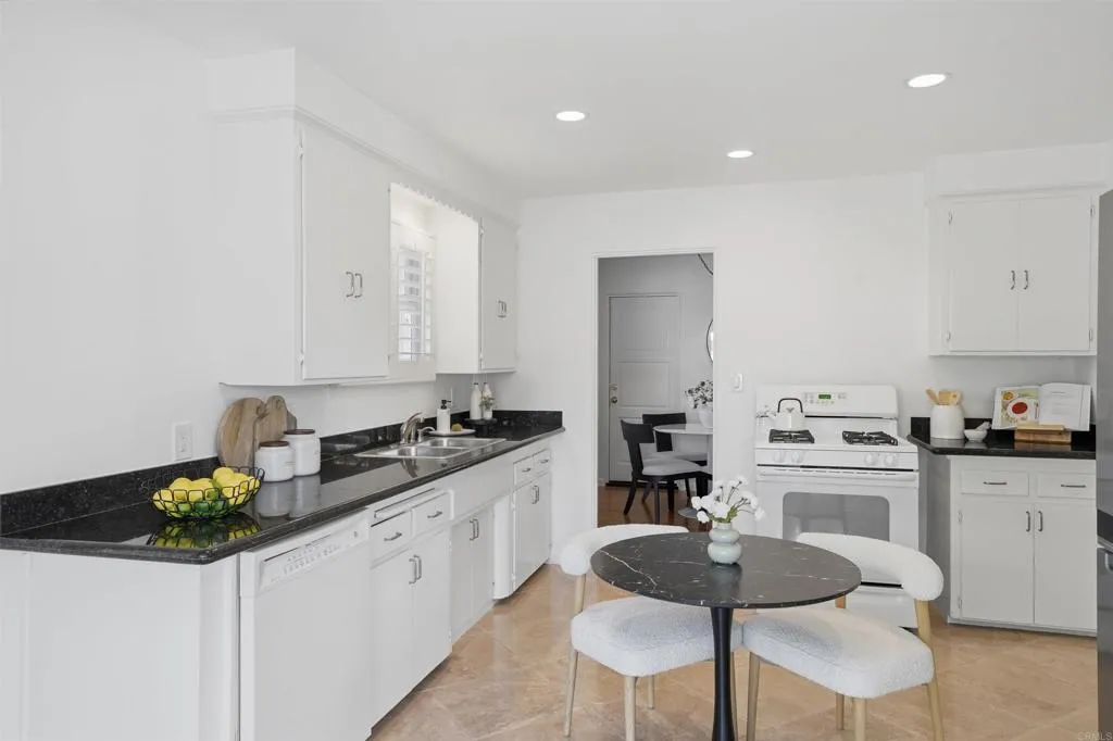 https://cdn.realtyfeed.com/cdn/127/306687871/0411855425b369ca79d2ebbff650879d.webp