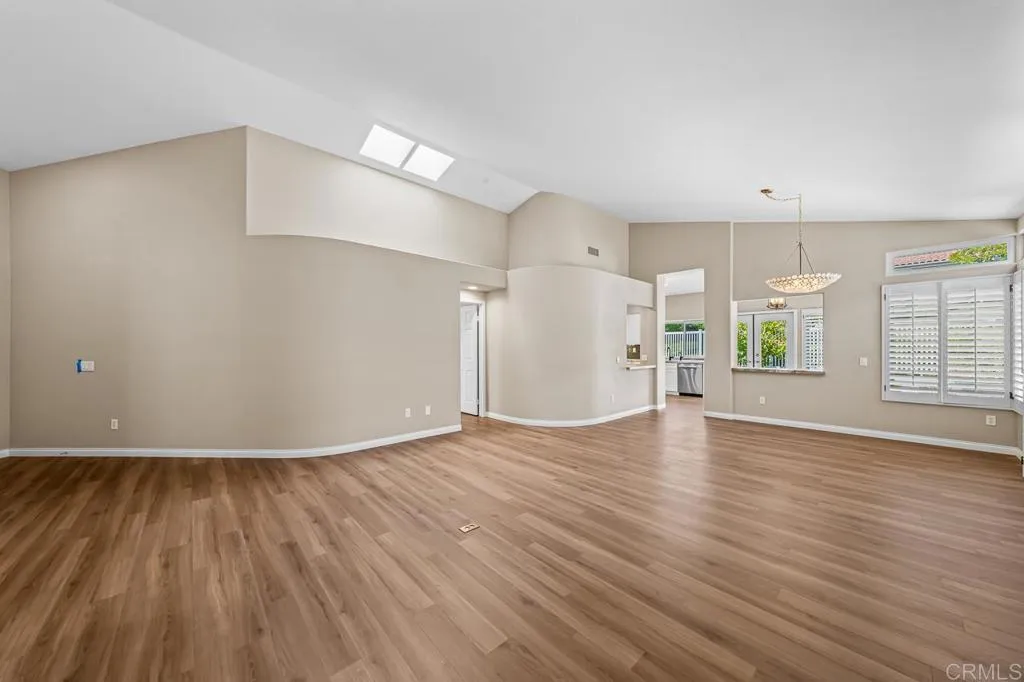 https://cdn.realtyfeed.com/cdn/127/306687887/c27c6b23b88f472c3a238ac2655bc1cd.webp