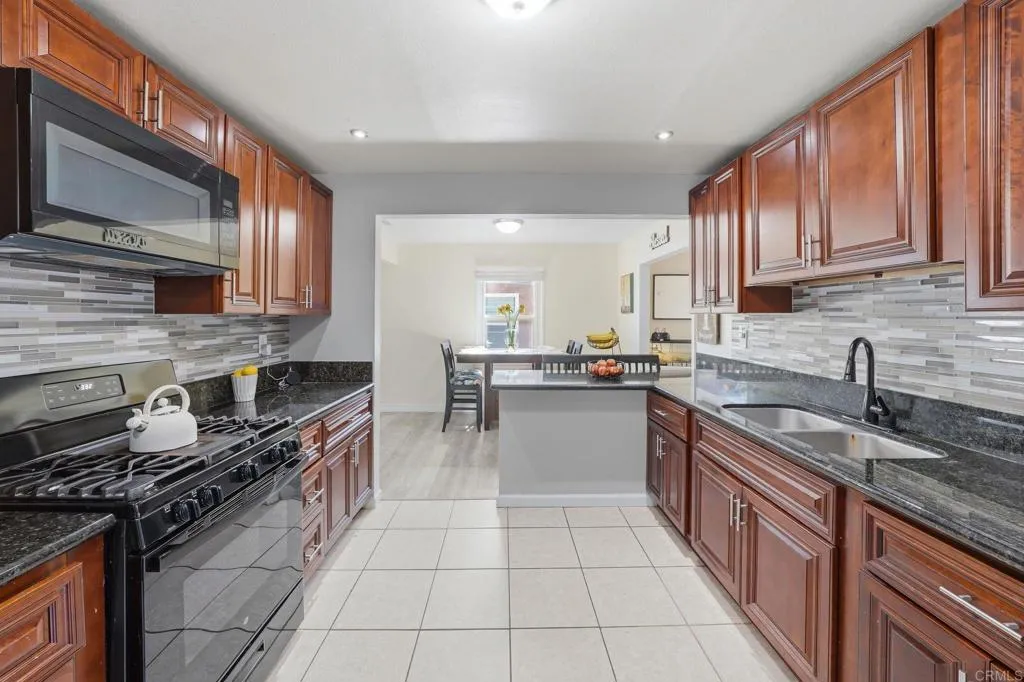 https://cdn.realtyfeed.com/cdn/127/306687915/d9b890ac1778ecfce6ee951dc0a33327.webp