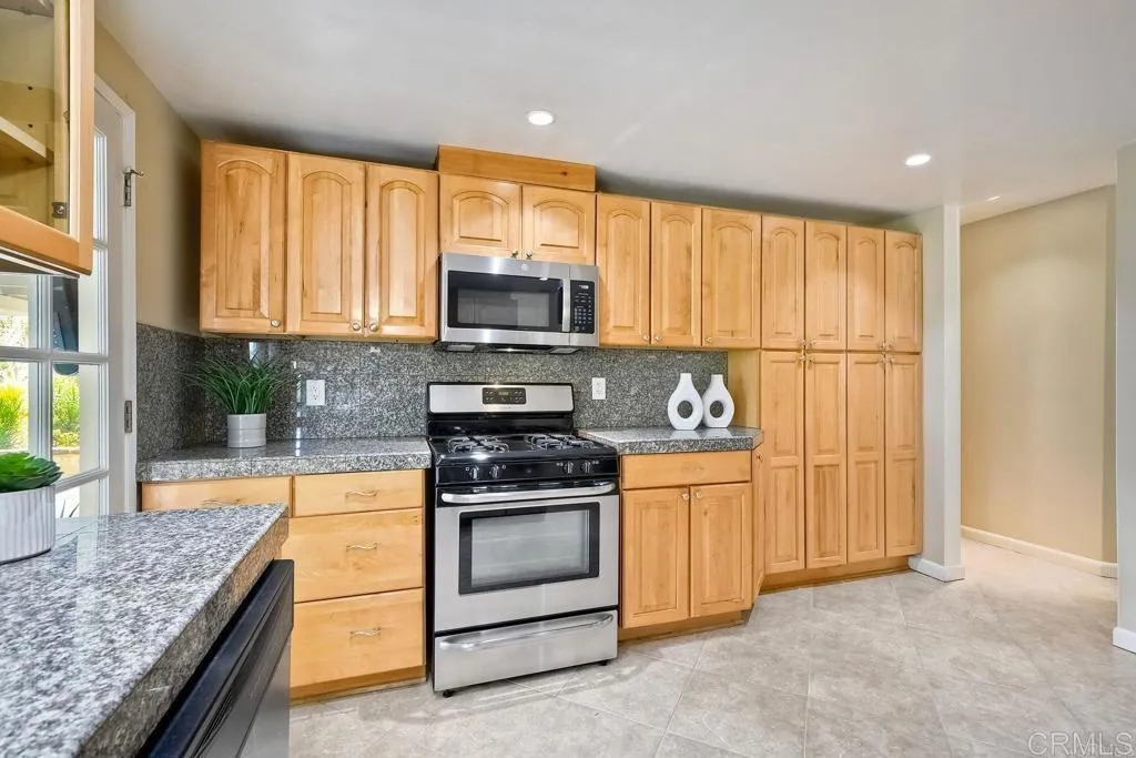 https://cdn.realtyfeed.com/cdn/127/306688106/361ce3d4994d13265ba21b0ecddc59f8.webp