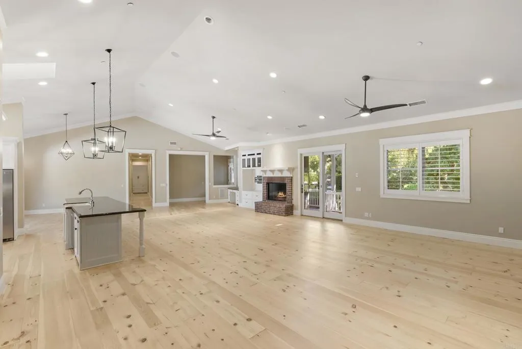 https://cdn.realtyfeed.com/cdn/127/306688202/02738b7e34696ce114ae197f357beac8.webp
