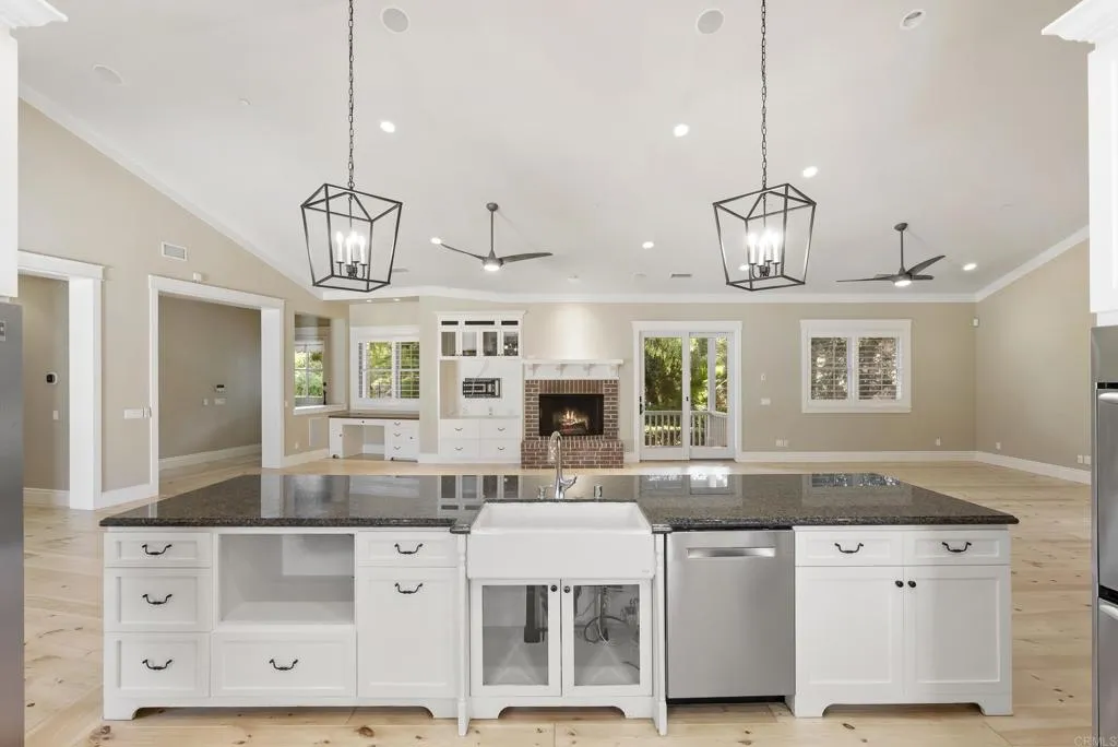https://cdn.realtyfeed.com/cdn/127/306688202/8c1b649716e9ce9da8c467380a160991.webp