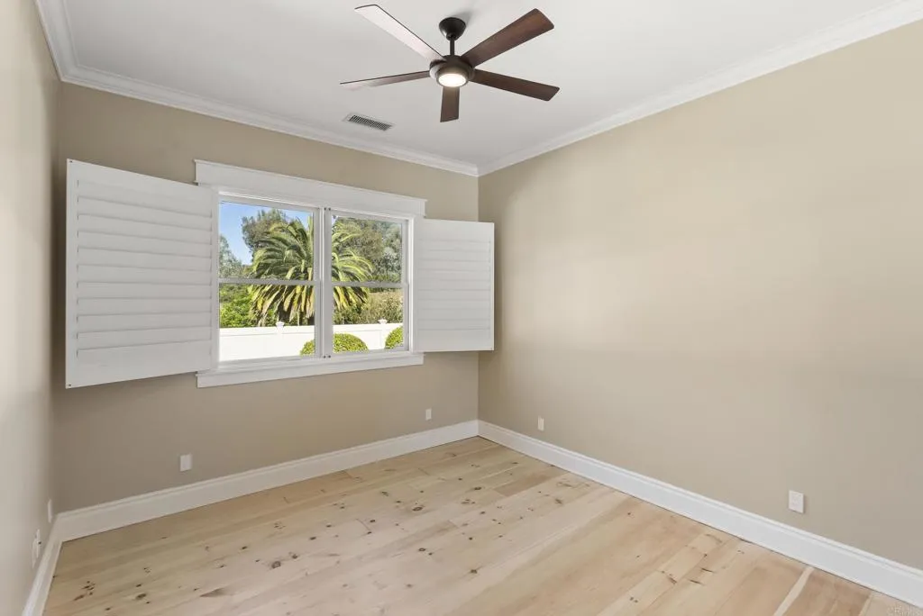 https://cdn.realtyfeed.com/cdn/127/306688202/9160ee3c9099bf57505aa013085123ba.webp