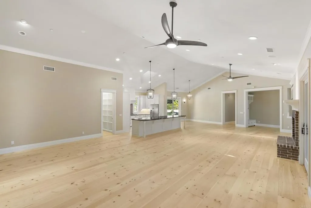 https://cdn.realtyfeed.com/cdn/127/306688202/9ed062f9b4f147615ebab239057ceb9d.webp