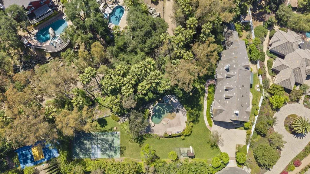 https://cdn.realtyfeed.com/cdn/127/306688202/c6cf135cd2012125e016e0720000b0ad.webp