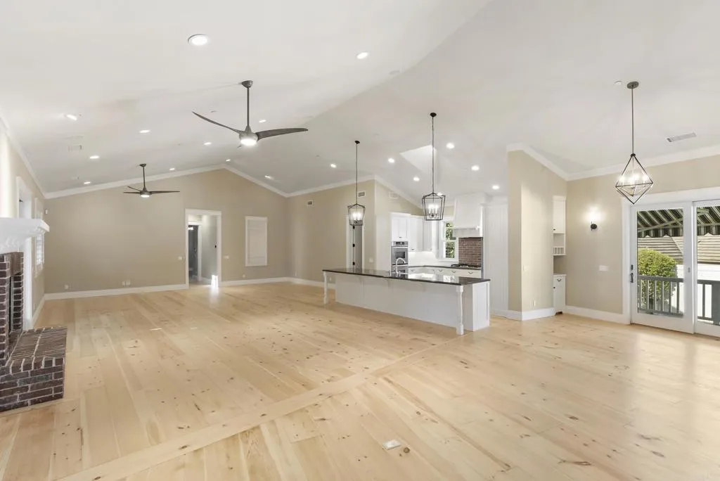 https://cdn.realtyfeed.com/cdn/127/306688202/eea2ef18ee05419396e315095c196ca2.webp