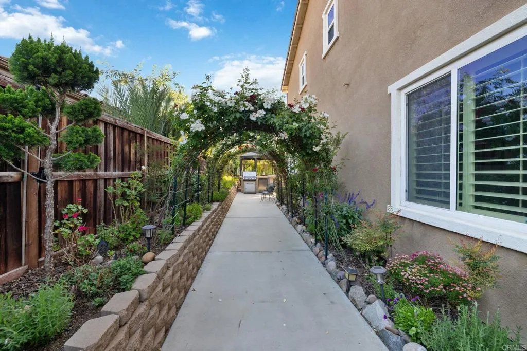 https://cdn.realtyfeed.com/cdn/127/306688207/663e3ca3084eb54e77fa440edea741f1.webp