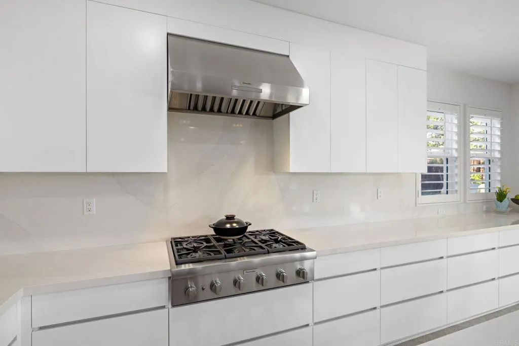 https://cdn.realtyfeed.com/cdn/127/306688207/a98eec60c4c1425c86525ca585f2bb68.webp
