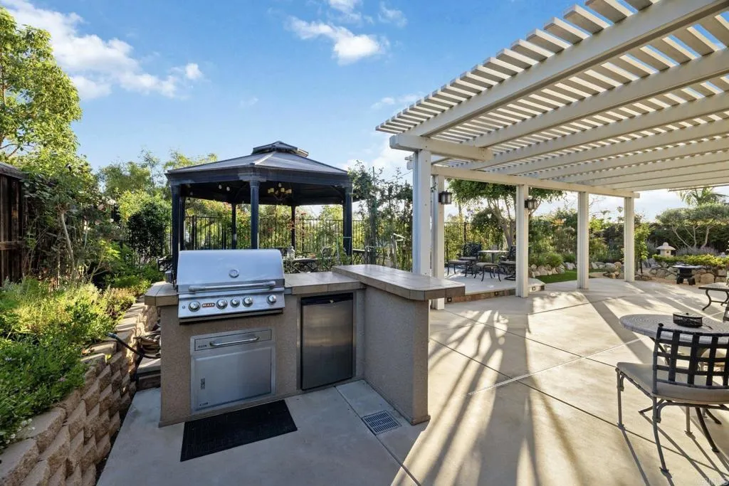 https://cdn.realtyfeed.com/cdn/127/306688207/c6cba760be92d46ce0910cf1e1e7abe7.webp