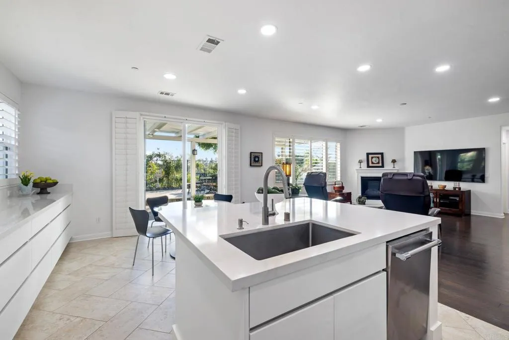 https://cdn.realtyfeed.com/cdn/127/306688207/f3eb85111550f4fb44c697debcc0ac4a.webp
