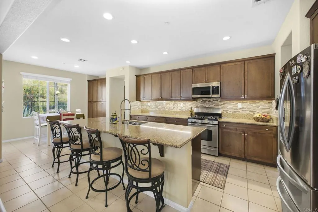 https://cdn.realtyfeed.com/cdn/127/306688265/b6c87b7f70d635b243813ba5a8beb5e8.webp