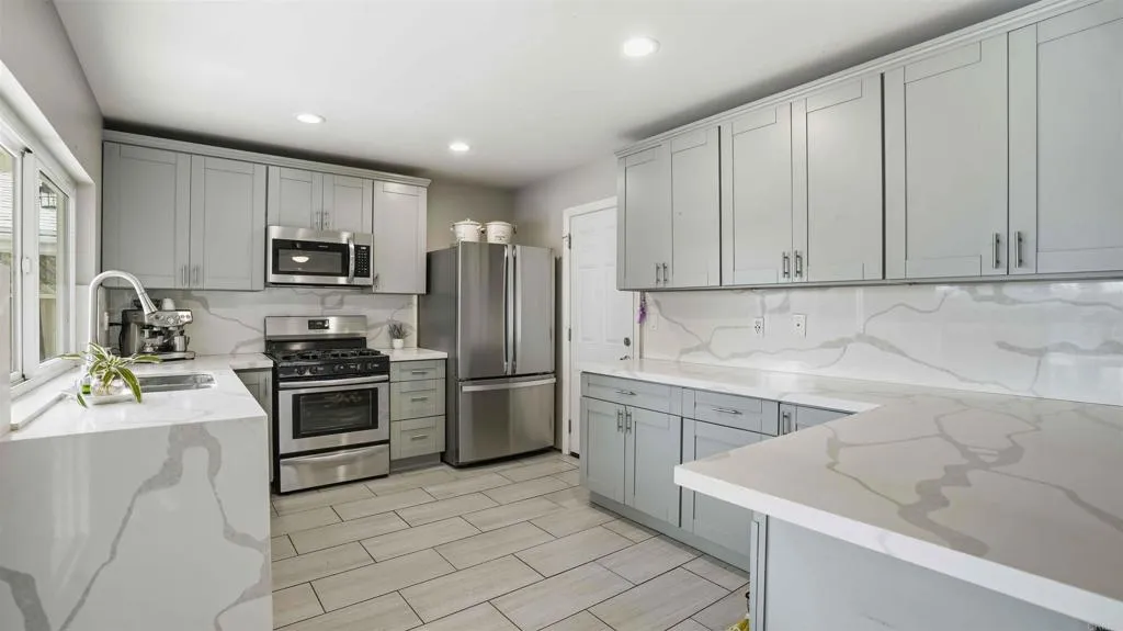 https://cdn.realtyfeed.com/cdn/127/306688336/3aad3b19173d9cc63d2d4e46db717c0e.webp
